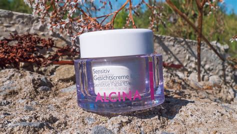Легкий крем для чувствительной кожи Alcina Sensitiv Gesichtscreme light ...