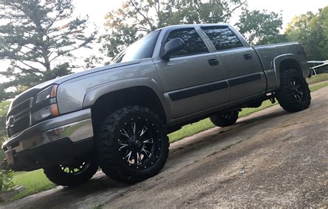 Chevrolet Silverado 1500 Custom Wheels 20x10 0 Et 24 Tire Size 33x12 5 R20 X Et