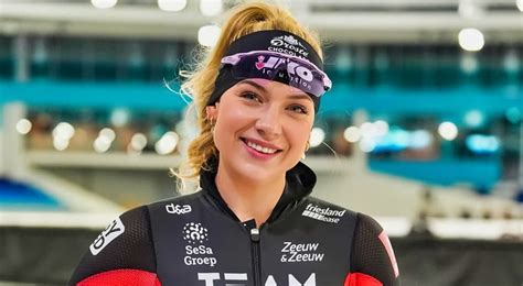 PHOTOS Dutch Speed Skater Joy Beune Sheds All Her Clothing Poses Completely Nude On The Ice