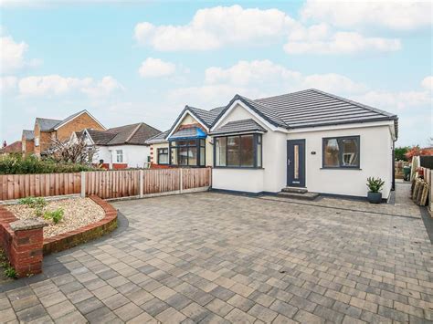 2 Bed Semi Detached Bungalow For Sale In Church Road Banks Southport