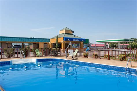 Days Inn by Wyndham Dickson | Dickson, TN Hotels