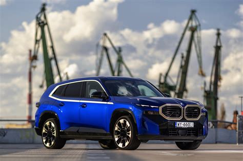 BMW XM Neue Nacht Design Fotos Mit Iconic Glow Niere