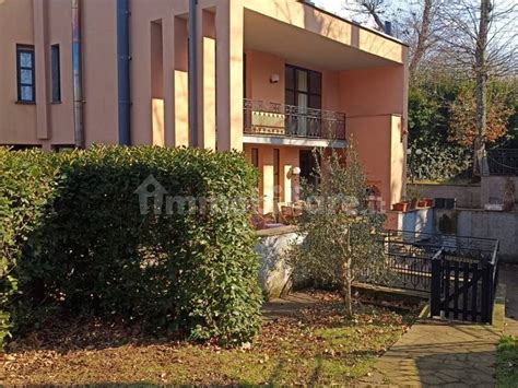 Affitto Villa Plurifamiliare In Viale Dei Frassini Ariccia Buono