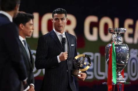 Cristiano Ronaldo Tras Recibir El Premio Quinos De Ouro Mi Objetivo