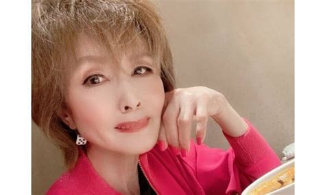 小柳ルミ子さん 「これ以上の完治は望めない」 去年・骨折した右手小指 ブログで明かす Cube ニュース