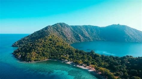 Keunikan Pulau Satonda Ntb Danau Di Tengah Laut Hingga Adanya Pohon