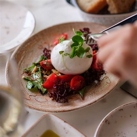 Burrata With Tomatoes And Baby Leaf Salad Recipe The Oxford Magazine