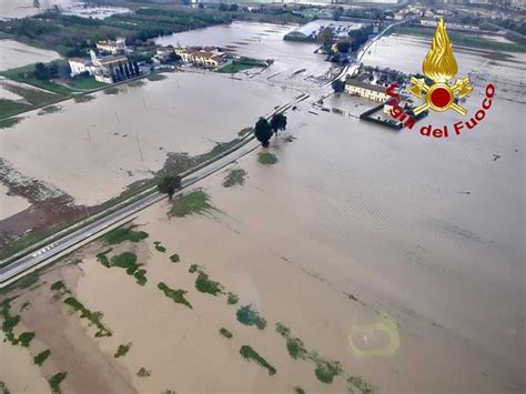 Alluvione In Toscana Come Aiutare Indirizzi E Numeri Utili TuscanyPeople