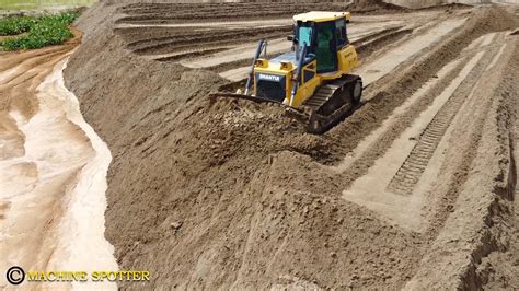 Best Shantui Dozer Pushing Sand Precision With Dumper Trucks Dumping