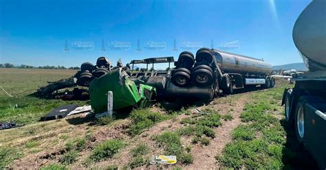 Pipa Que Transportaba Combustible Vuelca Tras Salirse De La Carretera