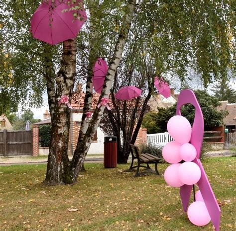 Décorations et randonnée pour Octobre rose