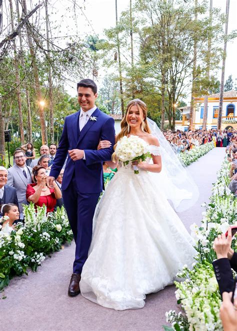 O Vestido De Noiva De J Lia Vieira Para O Casamento Luigi Cesar