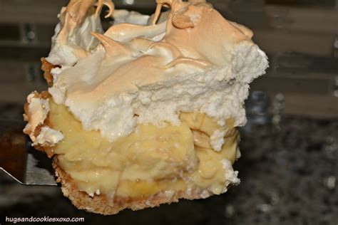 Banana Meringue Pie - Hugs and Cookies XOXO