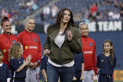 Hope Solo Announces Birth Of Twins Thanks Health Care Workers