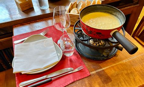 Menu Fondue du Château aux 8 sortes de fromages et Verre de bienvenue à