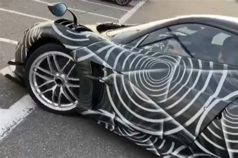 Pagani Huayra BC Roadster La Hypercar Pizzicata Sull Autostrada