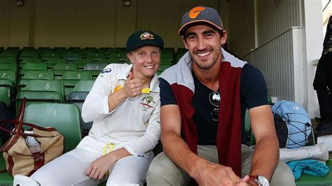 Mitchell Starc wins Men's Cricketer of the Year award, wife Alyssa ...