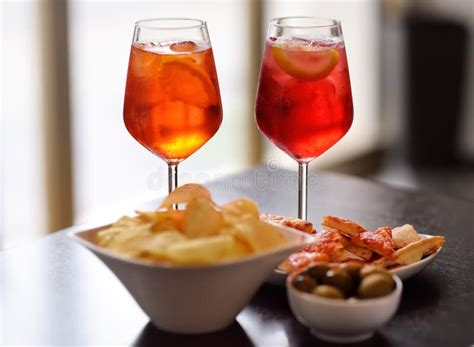 Aperitives Italiens Ap Ritif Verre De Vin Mousseux De Cocktail Avec