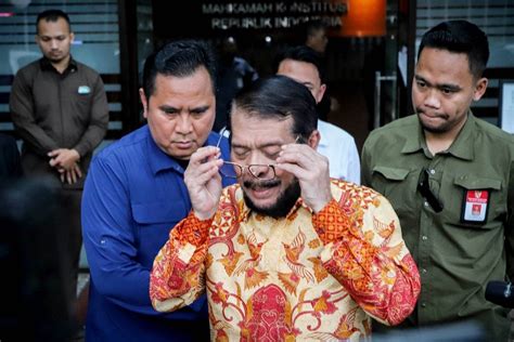 Majelis Kehormatan Mahkamah Konstitusi Mkmk Memutuskan Pecat Anwar