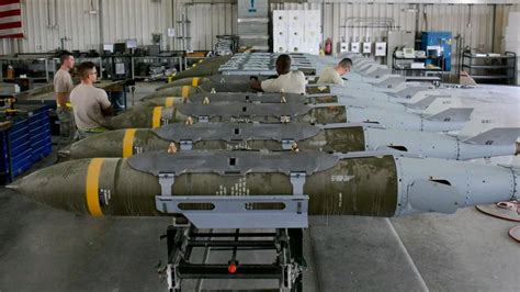 乌克兰空军展示米格29挂载jdam Er制导炸弹照片 凤凰网