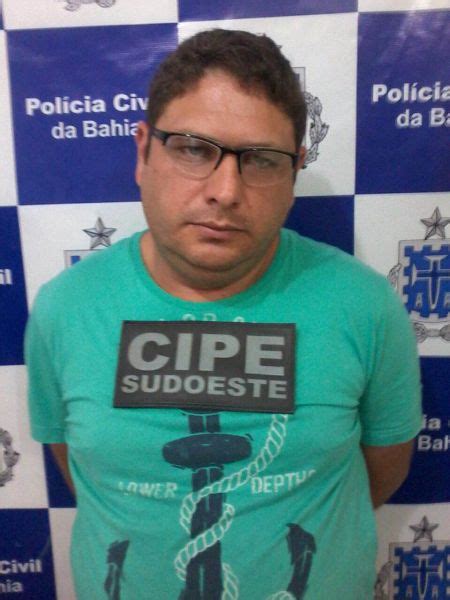 Homem Preso Armas Drogas E Estimulantes Sexuais Em Conquista