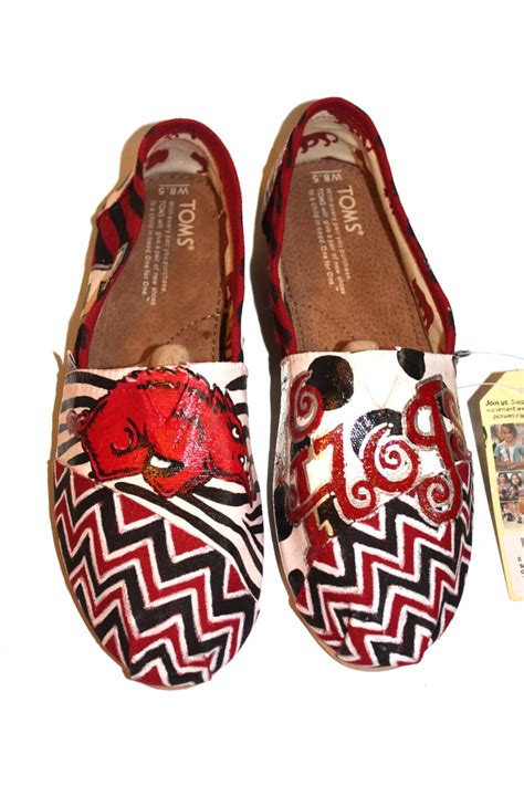 Pin By Judy Willhite On Painted Shoes Muses Shoes Painted Shoes