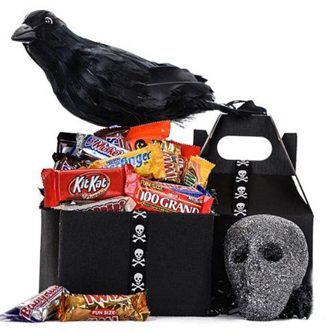 12 Unique Halloween Themed T And Treat Baskets For Kids And Adults 2018