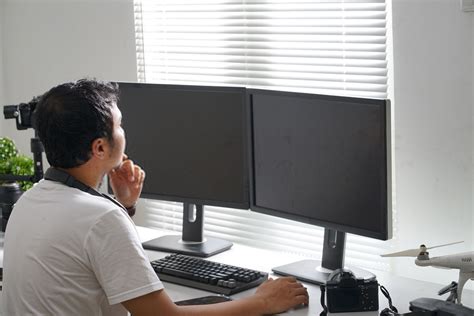 How To Set Up Dual Monitors For Your Work From Home Setup