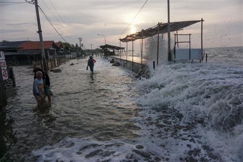 BMKG Ingatkan Potensi Banjir Rob Hingga 25 Mei 2022 Republika Online