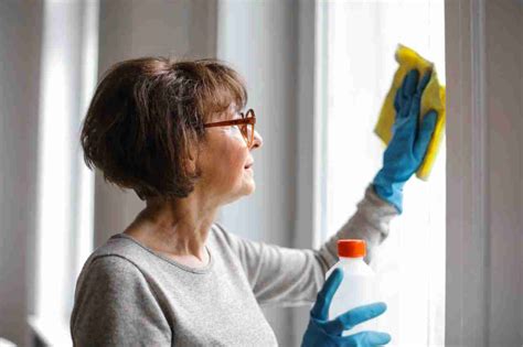 Pulire I Vetri Senza Aloni In Modo Naturale Ecco Come Fare Mamma