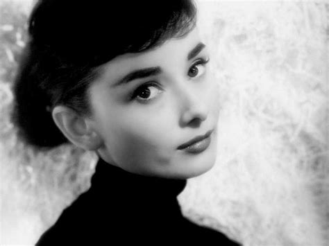 Audrey Hepburn Eyes - Get the Audrey look with this Makeup Tutorial