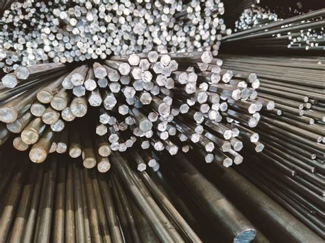 Polished EN 100 Alloy Steel Round Bars For Construction Single Piece