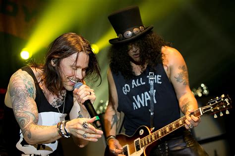 Rock Fm Slash Ft Myles Kennedy And The Conspirators Vor Lansa Albumul Living The Dream în