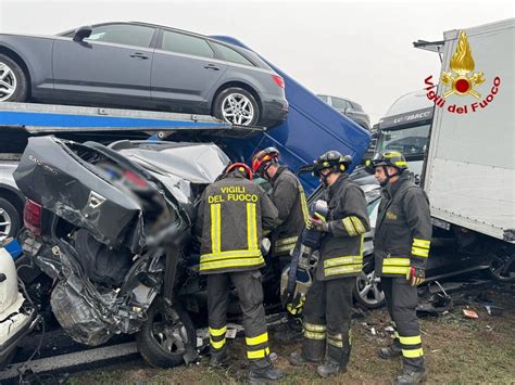 Maxi Tamponamento Sulla A A Manerbio Morti E Feriti Le Vittime