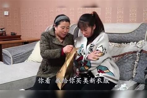 妈妈偏心傻妹妹，姐姐生气离家出走，多年后才知妈妈的良苦用心