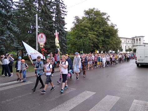 PIELGRZYMI WYRUSZYLI NA JASNĄ GÓRĘ https miastolaskarzew pl