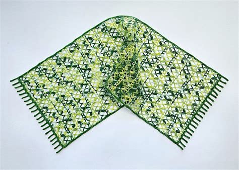 Ravelry Clover Table Runner Pattern By Raine Eimre