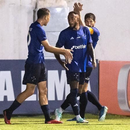 Mineiro Estreante Marca E Cruzeiro Vence O Villa Nova Em Estreia