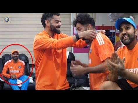 Virat Kohli Awarded Shardul Thakur Gold Medal In Dressing Room Rohit