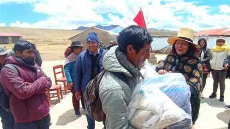 Yauyos Entregan Ropa De Abrigo Frazadas Y Alimentos A Familias