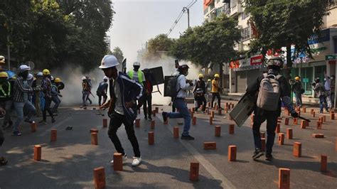 Al Menos Muertos En Una Nueva Jornada De Protestas En Birmania La