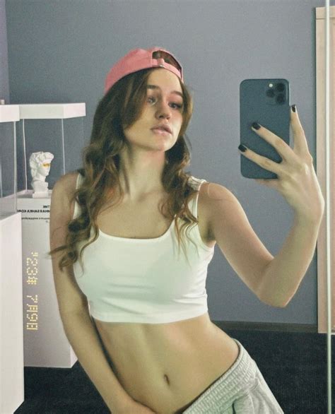 Ира Лютая слив nude фото Онлифанс голая тиктокерша Lyutayaira видео с Fansly