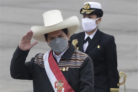 Congreso De Perú Destituye A Castillo Por Permanente Incapacidad Moral