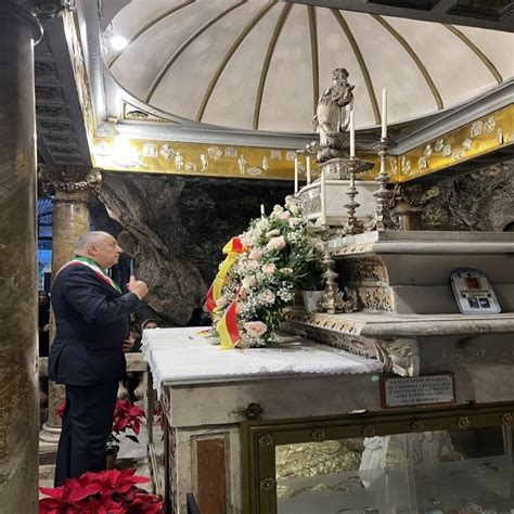 Deposta Da Lagalla Una Corona Di Fiori Al Santuario Di Santa Rosalia