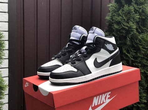 Кроссовки женские Nike Air Jordan чёрно белые кеды Найк Джордан высокие ...