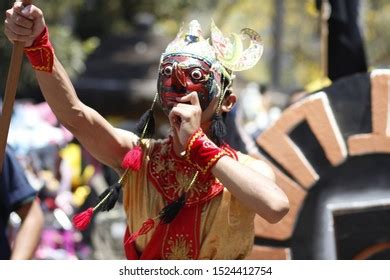 Tari Topeng Malang Mask Dance Dancing Stock Photo 1524412754 | Shutterstock