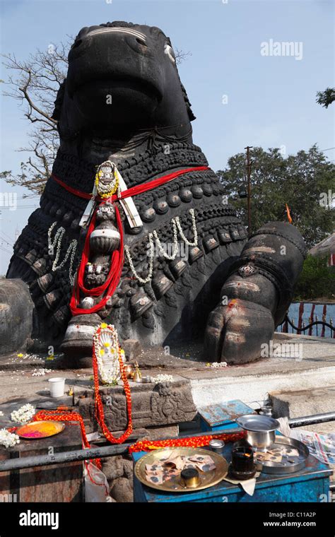 Nandi statue hi-res stock photography and images - Alamy