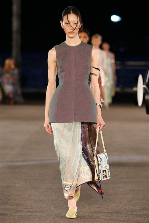 Nyfw Tory Burch Spring Summer Runway Photos Buro