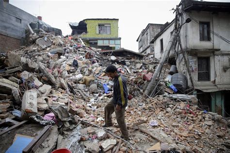 Earthquake Devastates Nepal, Killing More Than 1,900 - The New York Times