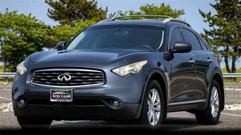 Download The Sleek And Stylish Infiniti Fx35 Wallpaper